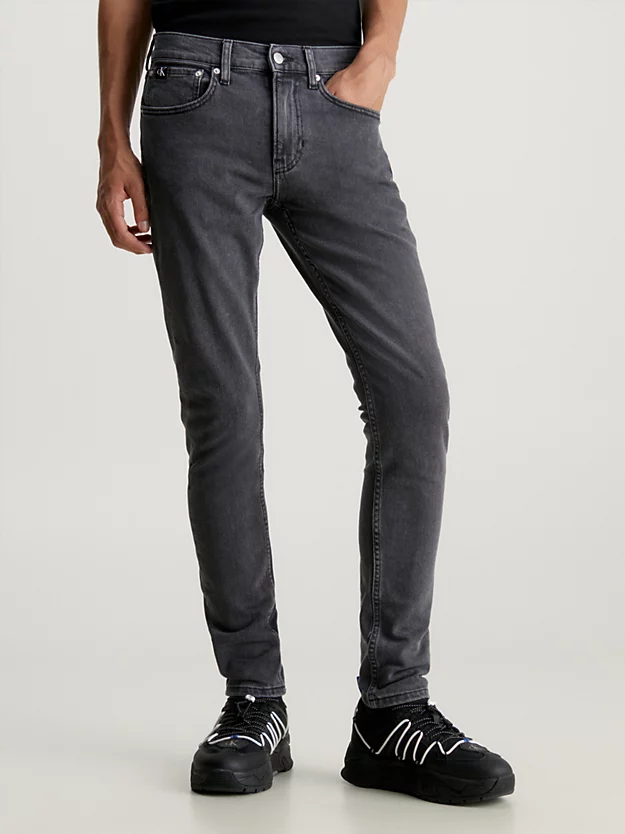 Calça jeans slim tapered