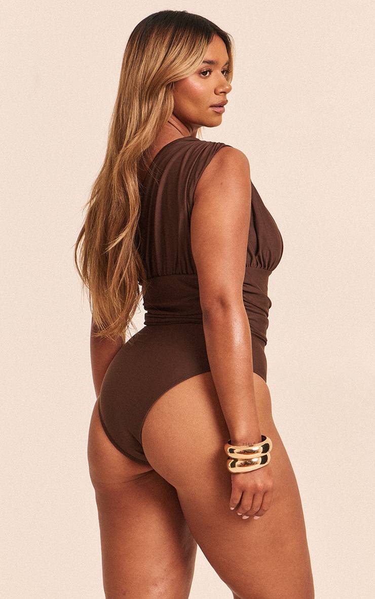 Chocolat Maillot De Bain Échancré Une Épaule Froncé Sculptant