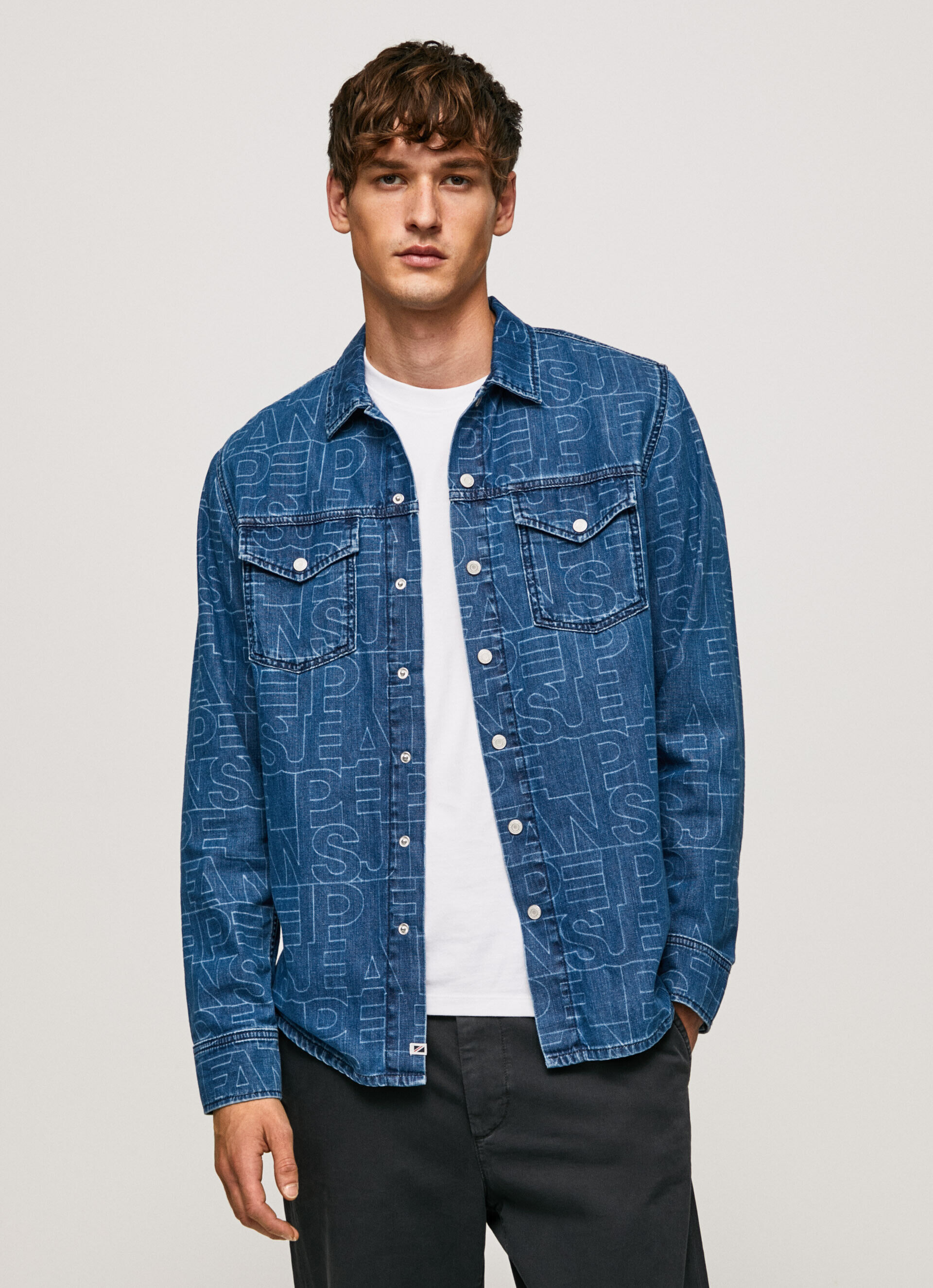 CAMISA JEANS COM LOGOTIPO DAVE, CORTE REGULAR - jeans