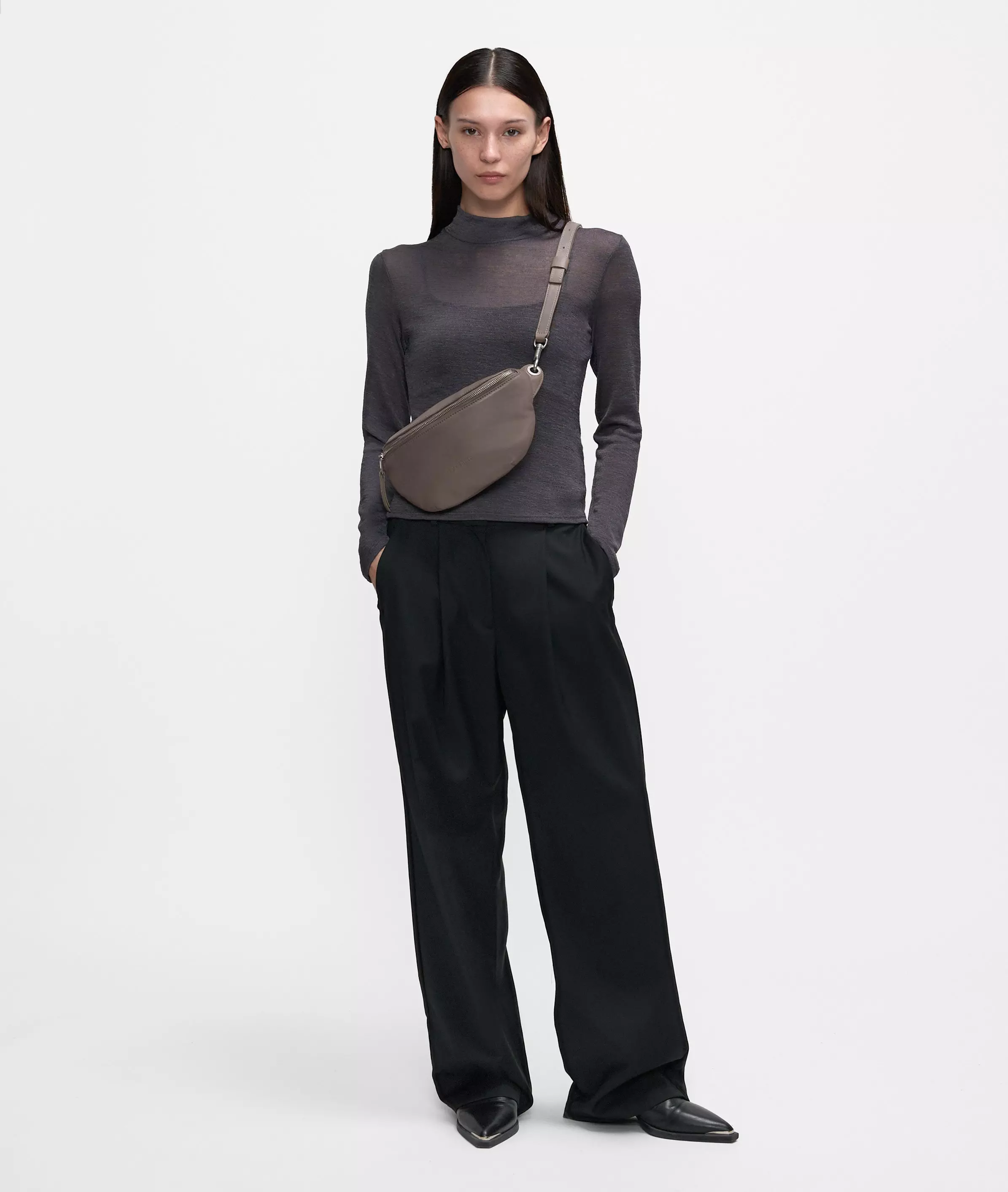 Tavia shoulder bag M Spacious belt bag made from sheepskin