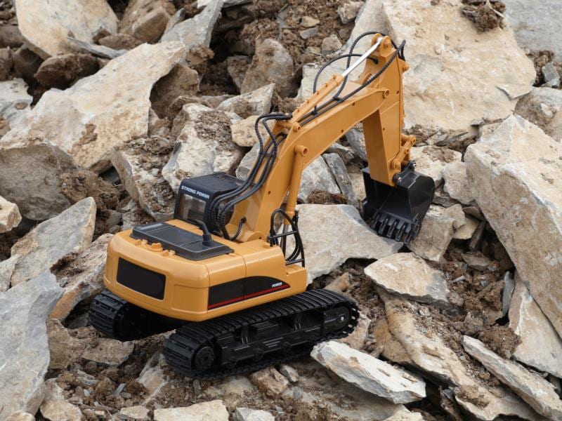Amewi Bagger mit Metallschaufel, Licht & Sound RTR, 1:14 Ferngesteuerter Raupenbagger mti beweglichem Arm und Metallschaufel