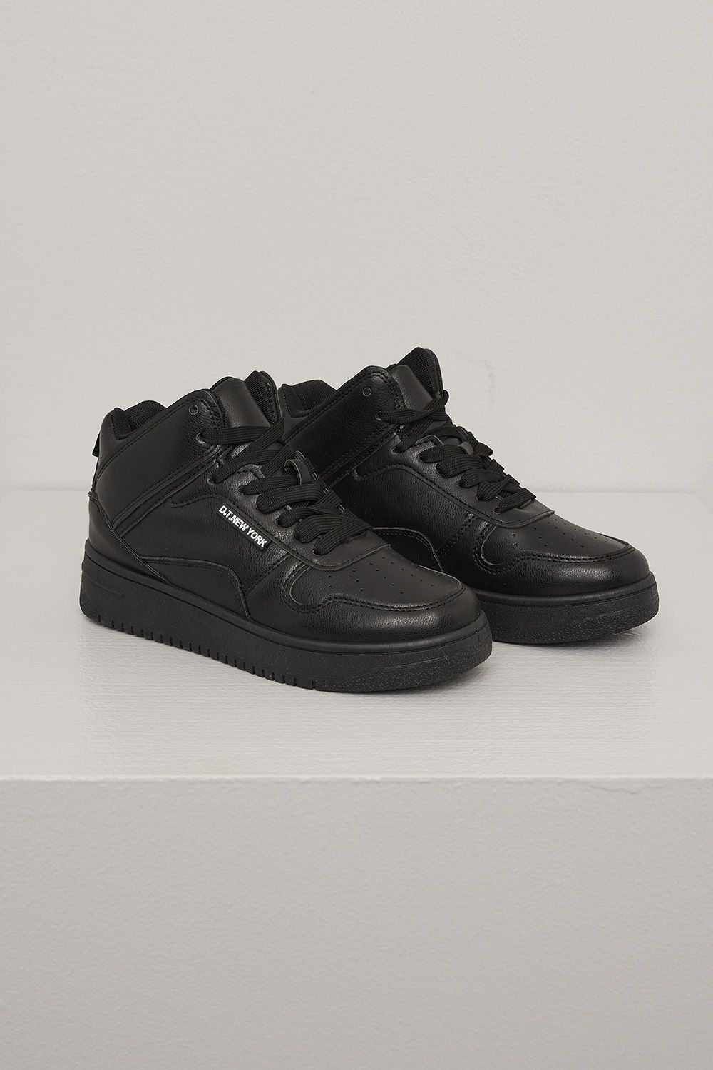 Mid cut sneaker Beli