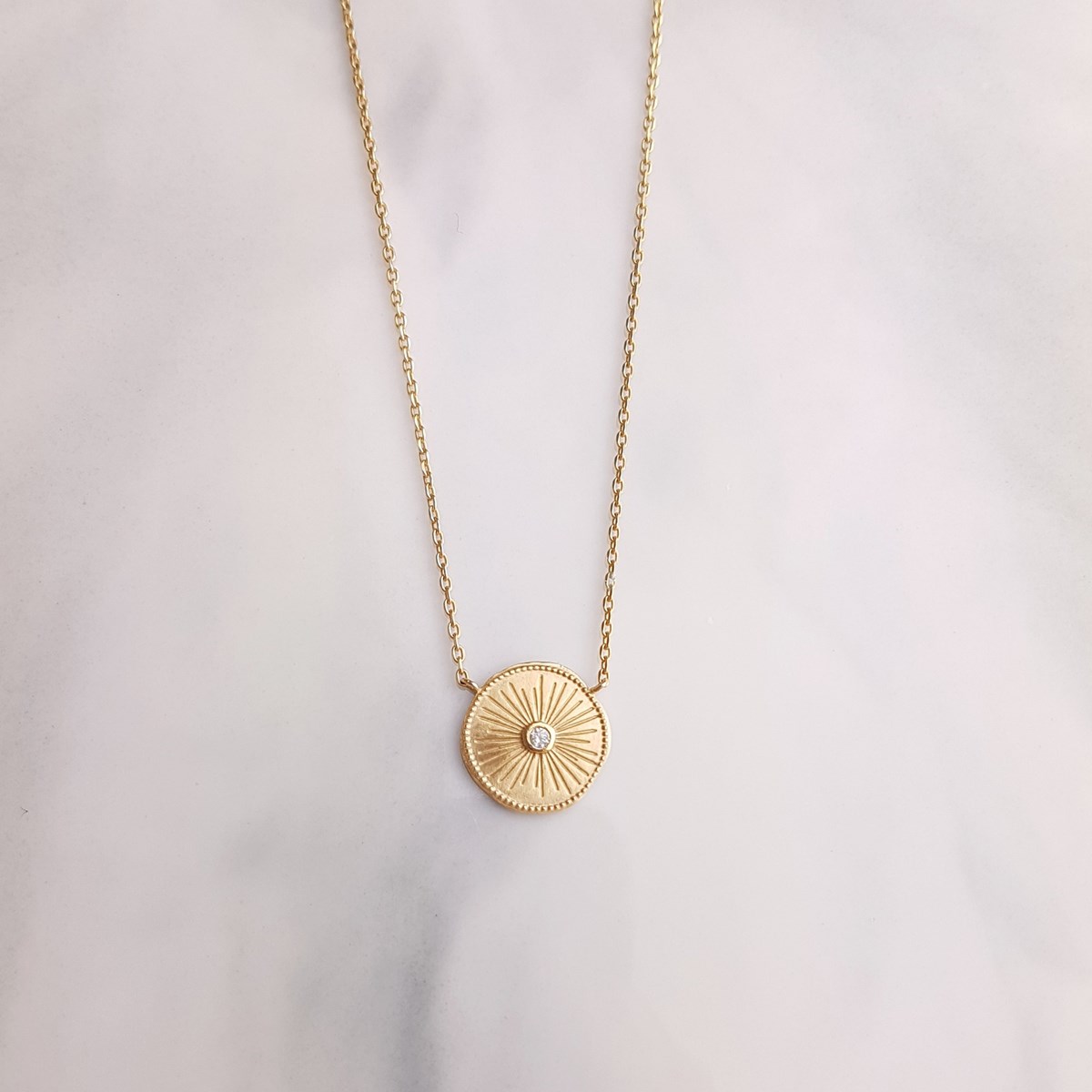 Collier Fin Plaqué Or Tendance Medaillon Piece Pierre Precieuse Strass