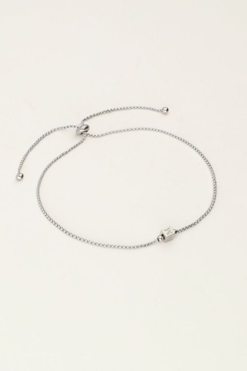 Minimalistische armband met cube initial