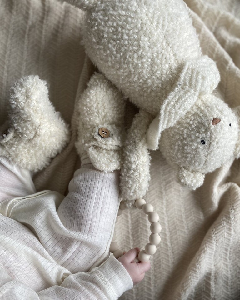 Smallstuff - Aktivitetsbamse, bouclè merino uld, off white - (40006-01)