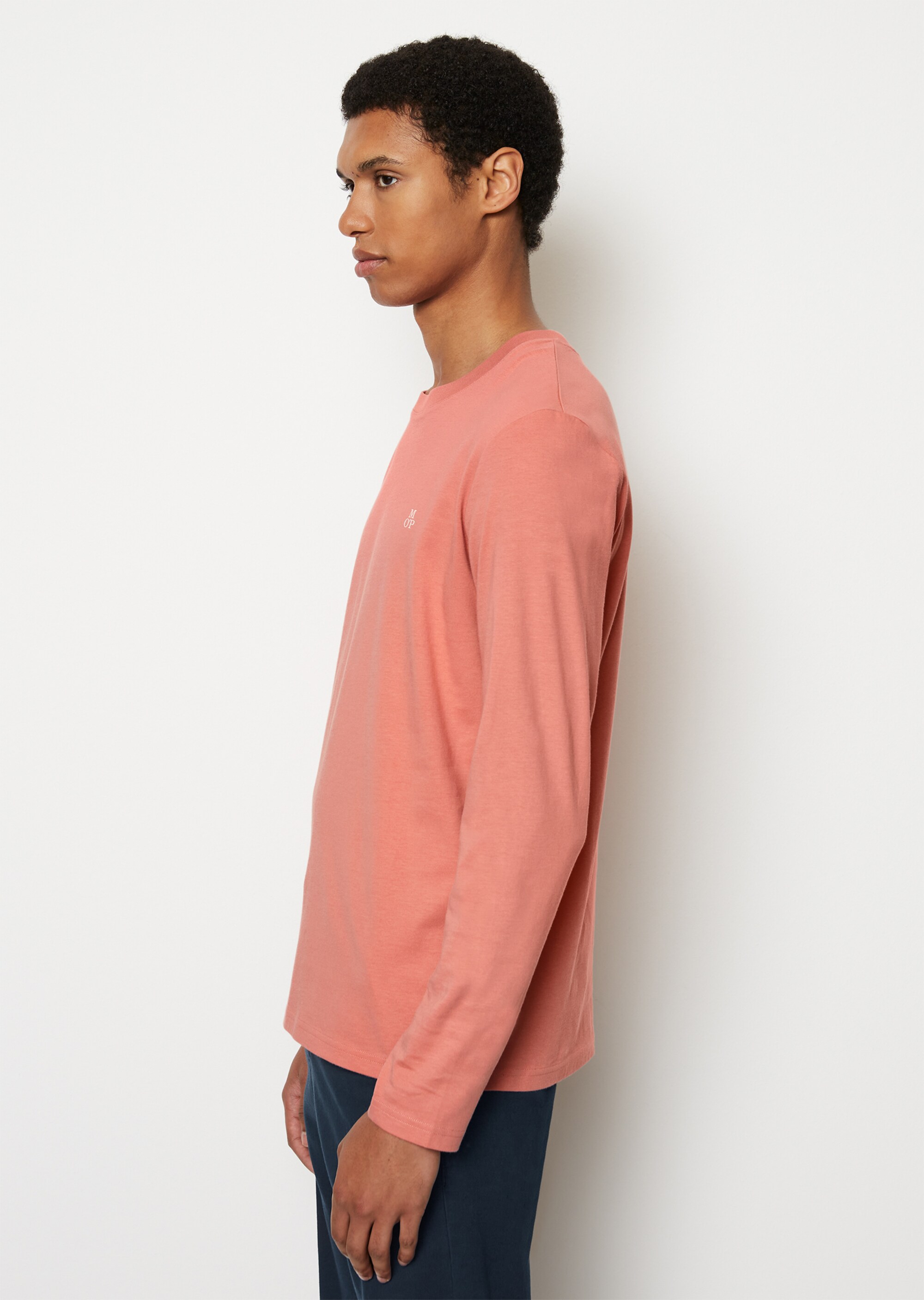 Longsleeve shaped aus reiner Bio-Baumwolle