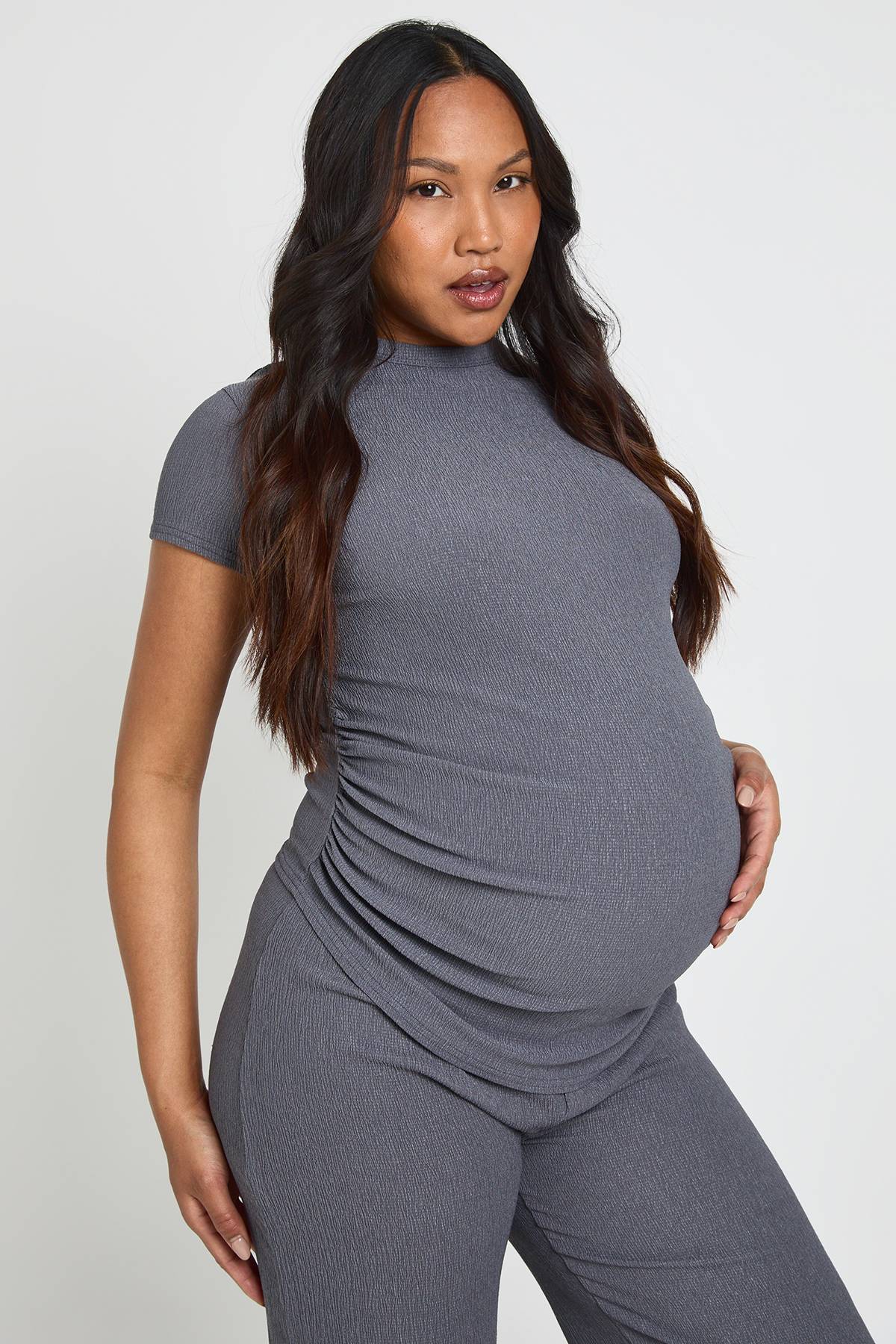 boohoo Ensemble Coordonné De Maternité T-shirt Côtés Froncés Et Pantalon Large