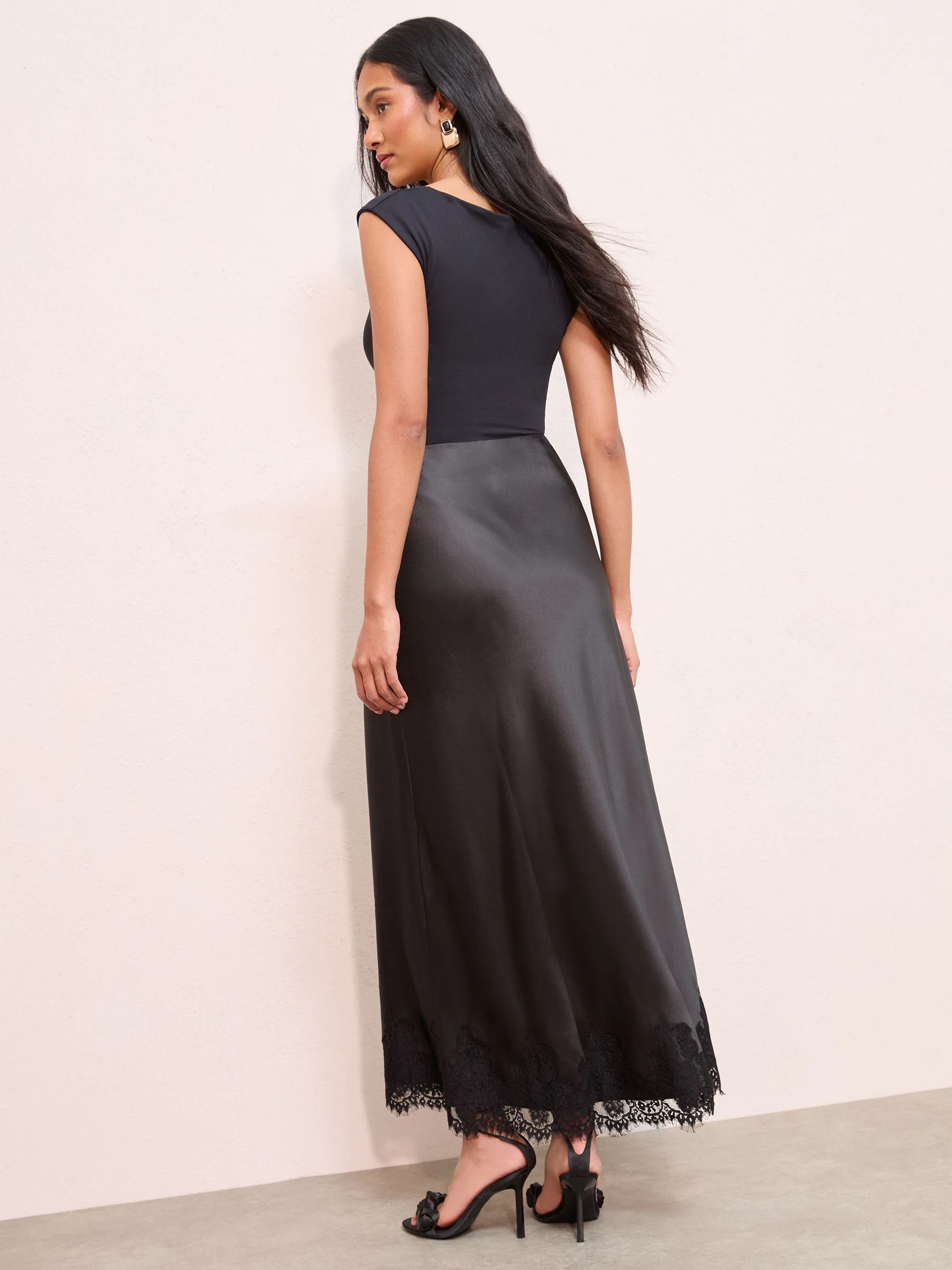 Zwart - Friends Like These X Lucy Mecklenburgh Satijnen Maxi Rok met Kantafwerking
