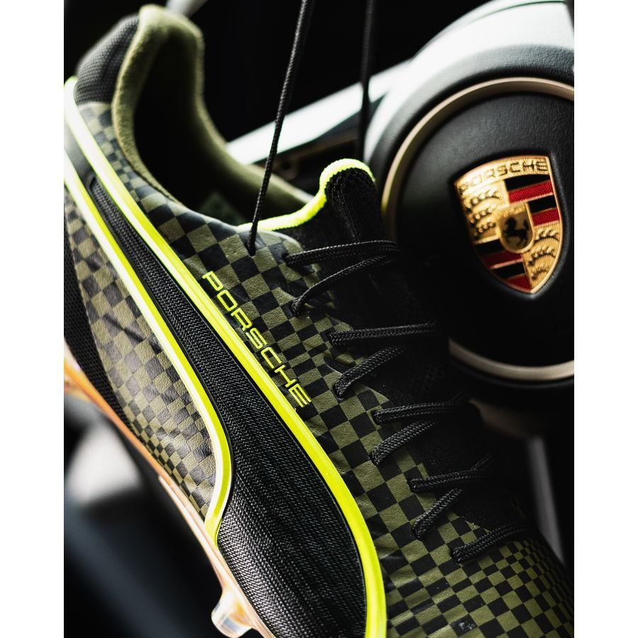 PUMA King Ultimate X Porsche FG/AG - Olive Drab/Noir/Doré ÉDITION LIMITÉE