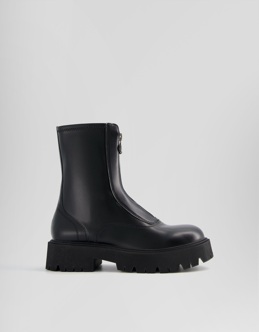 Botas de cano curto sem salto com zíper frontal e detalhe de argola