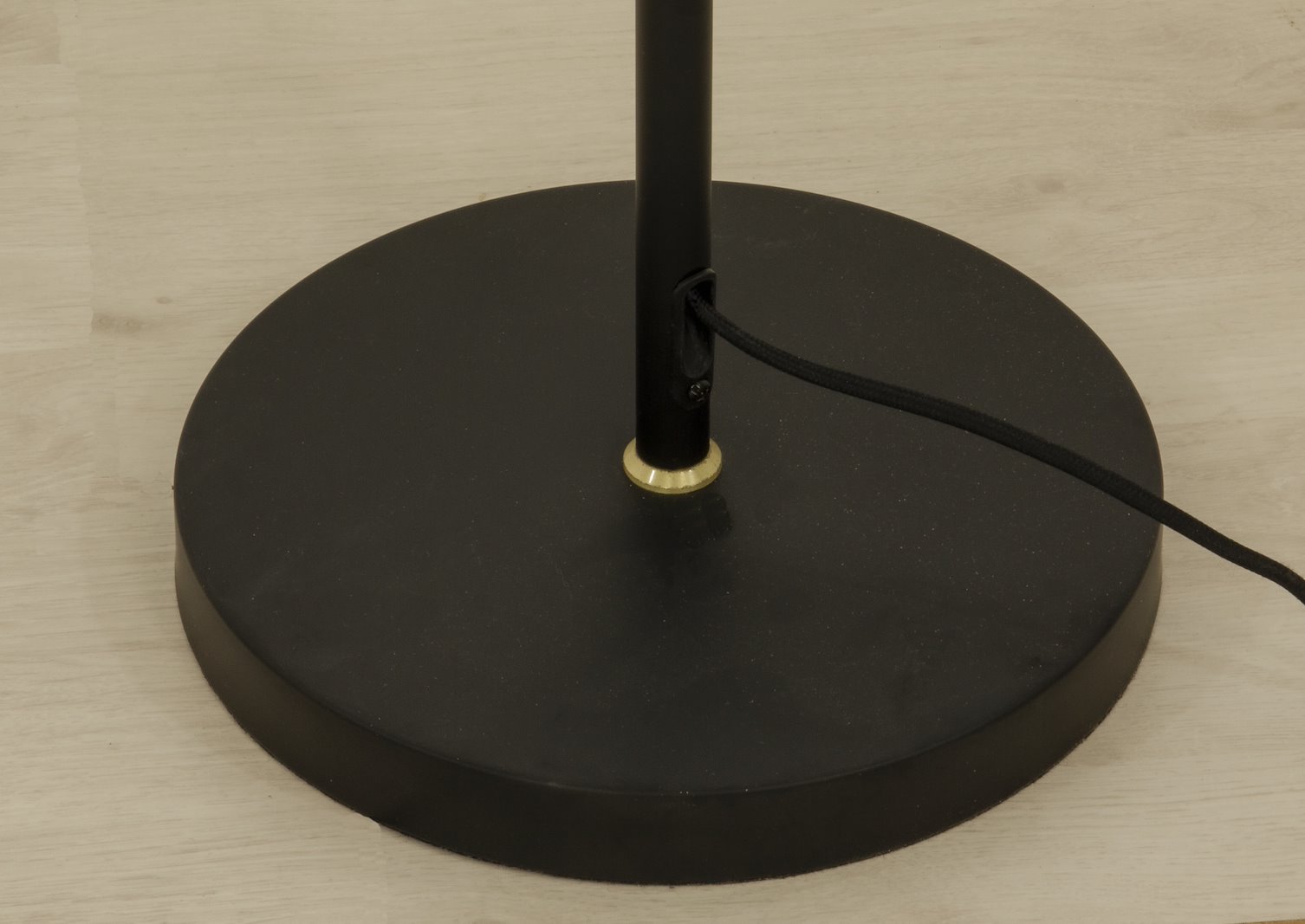 Dublin gulvlampe Svart/matt messing E27