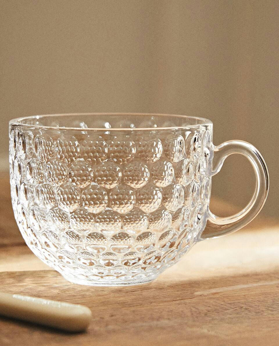 CANECA DE CAFÉ COM DESIGN EM RELEVO