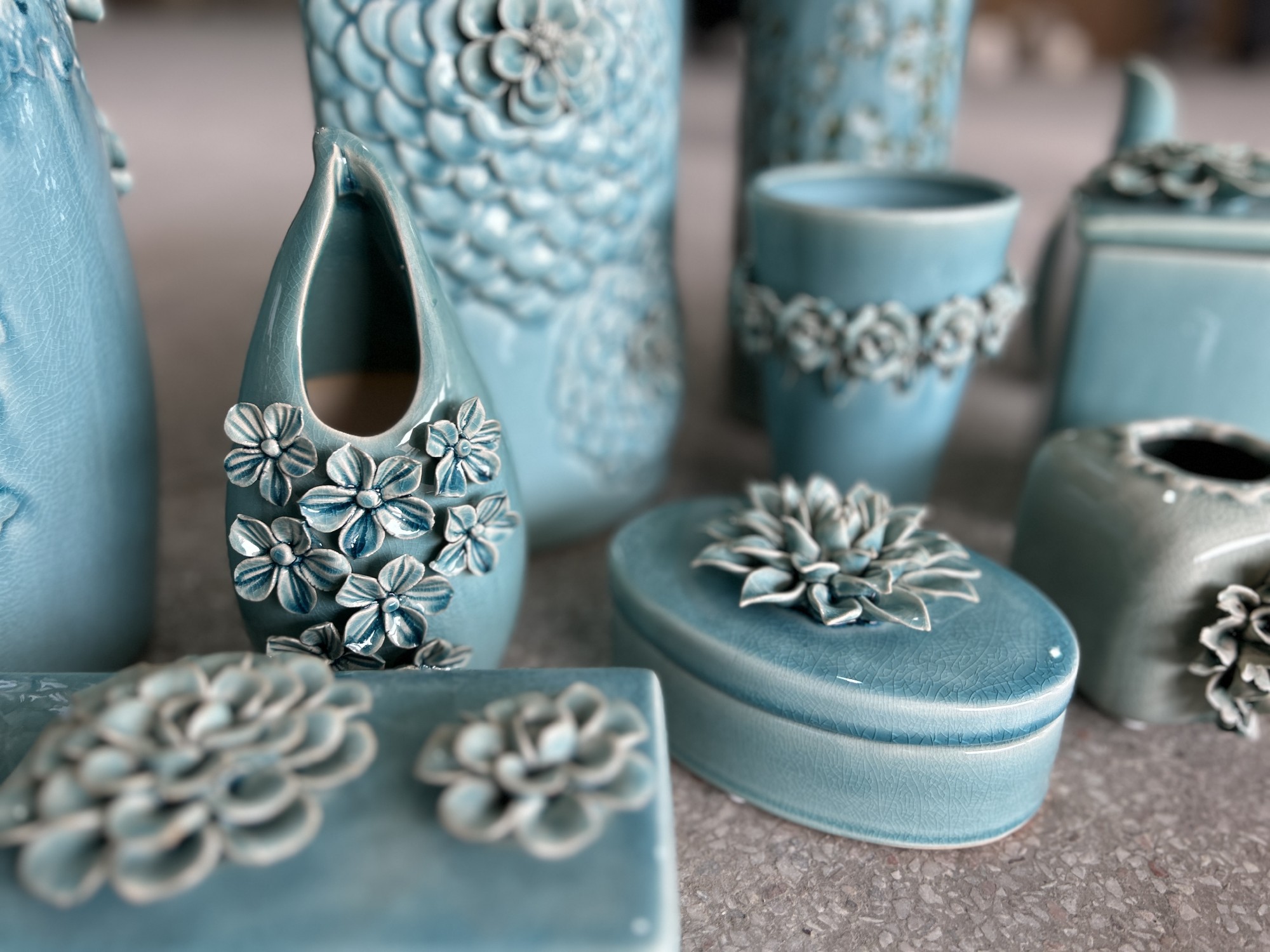 Keramikvase 'Spiros', hellblau, H 20 cm, B 11 cm, L 12,5 cm von fischer's lagerhaus