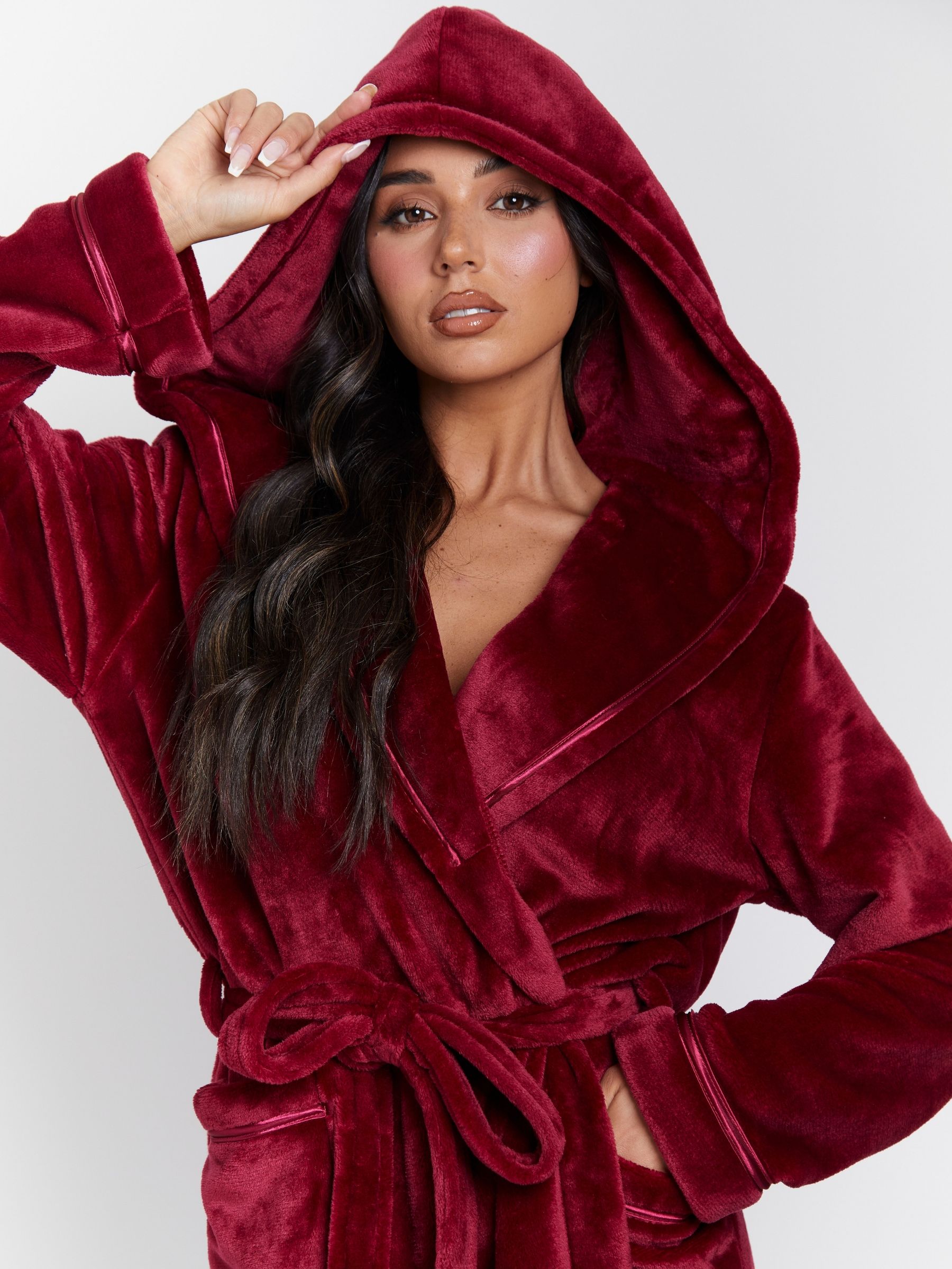 Rood - Loungeable Christmas Ribbon Trim Luxury Fleece Hooded Maxi Robe