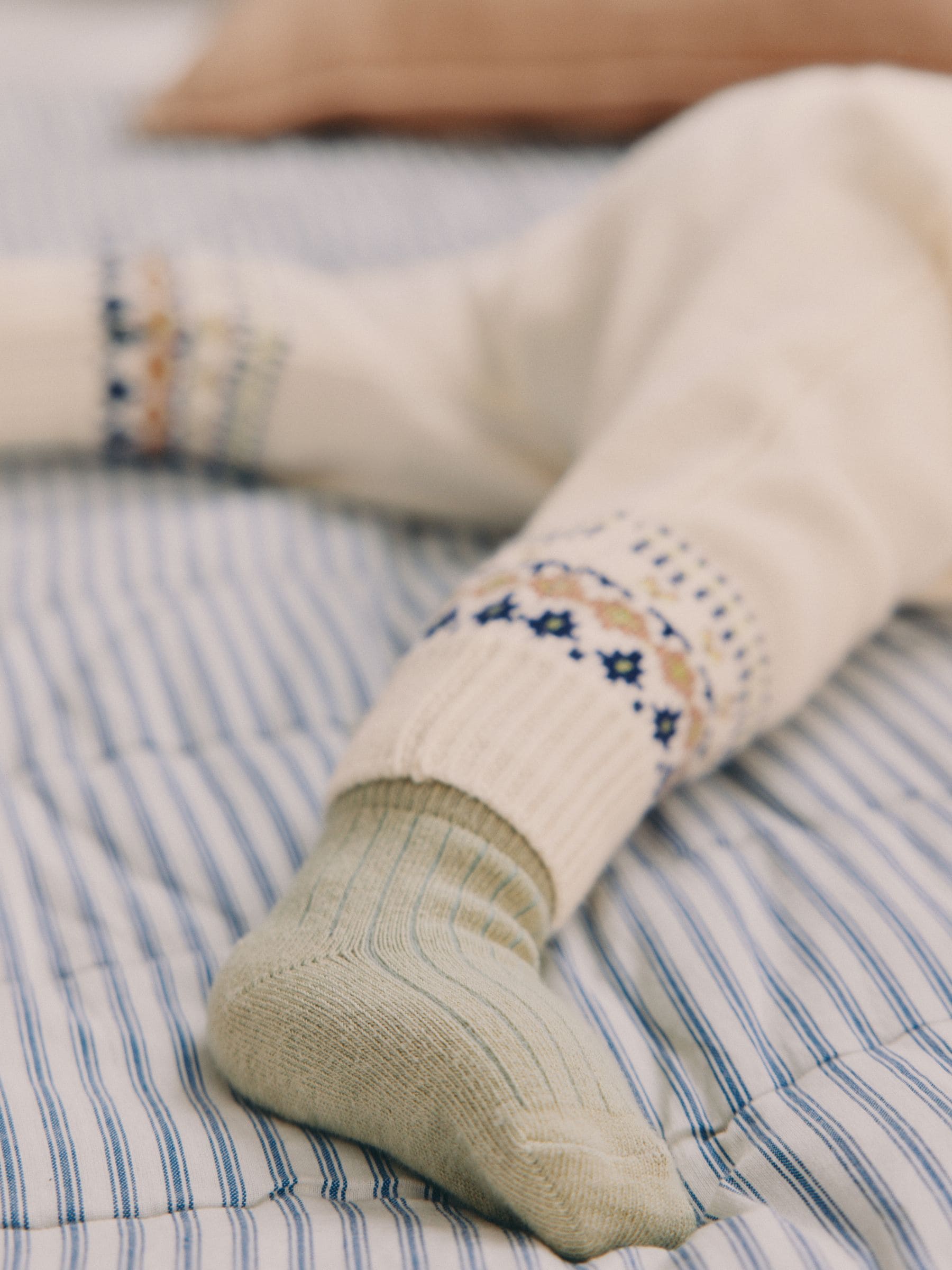 Crèmekleurig met fairislemotief - Babyset van gebreide top en legging (0mnd-2jr)
