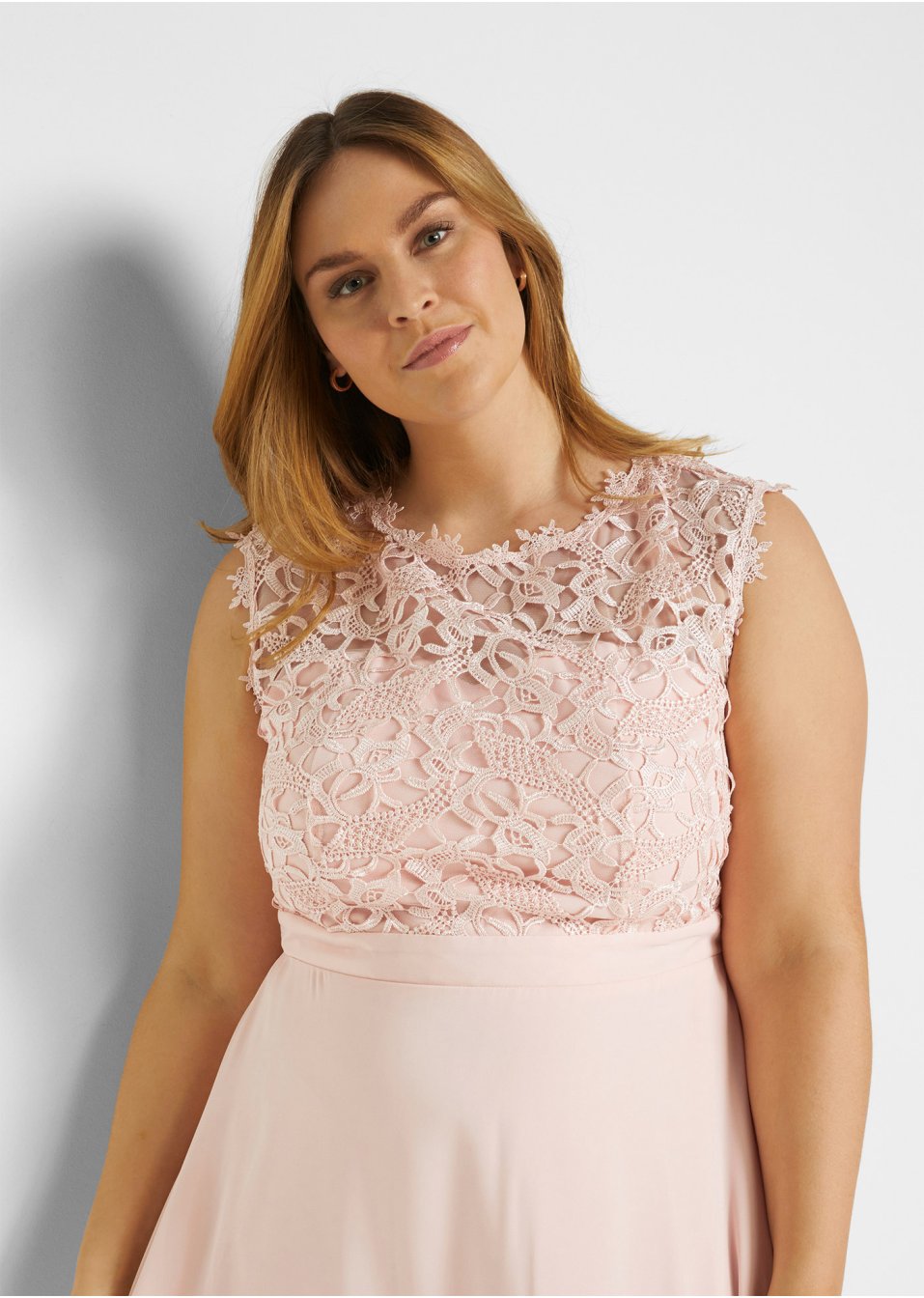 Robe longue de soirée à dentelle