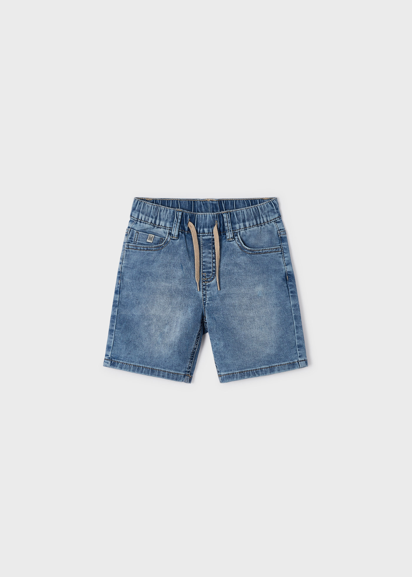 Bermuda jeans feita com algodão sustentável para meninos