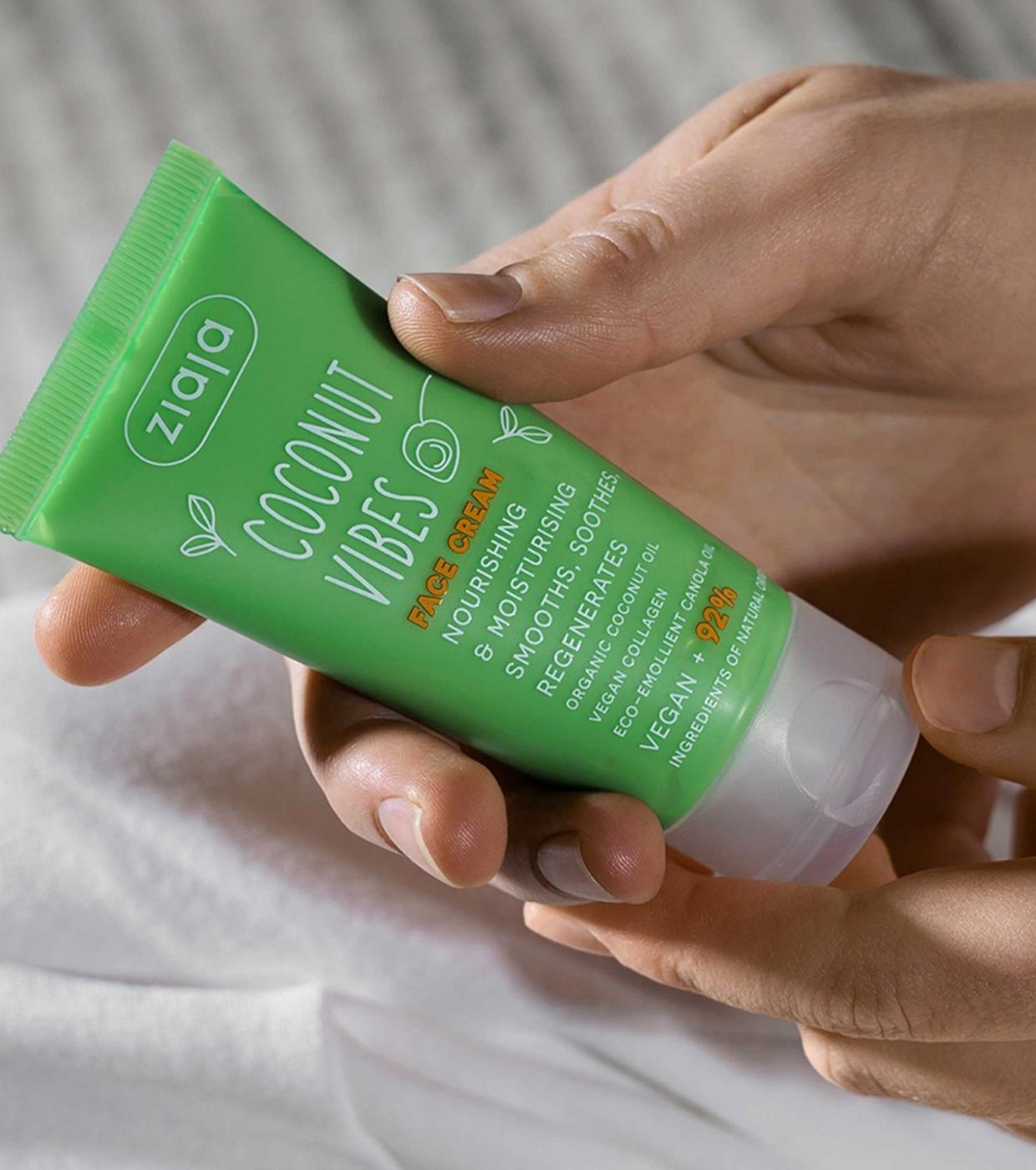 Ziaja - *Coconut and Orange Vibes* - Creme facial nutritivo com notas de coco