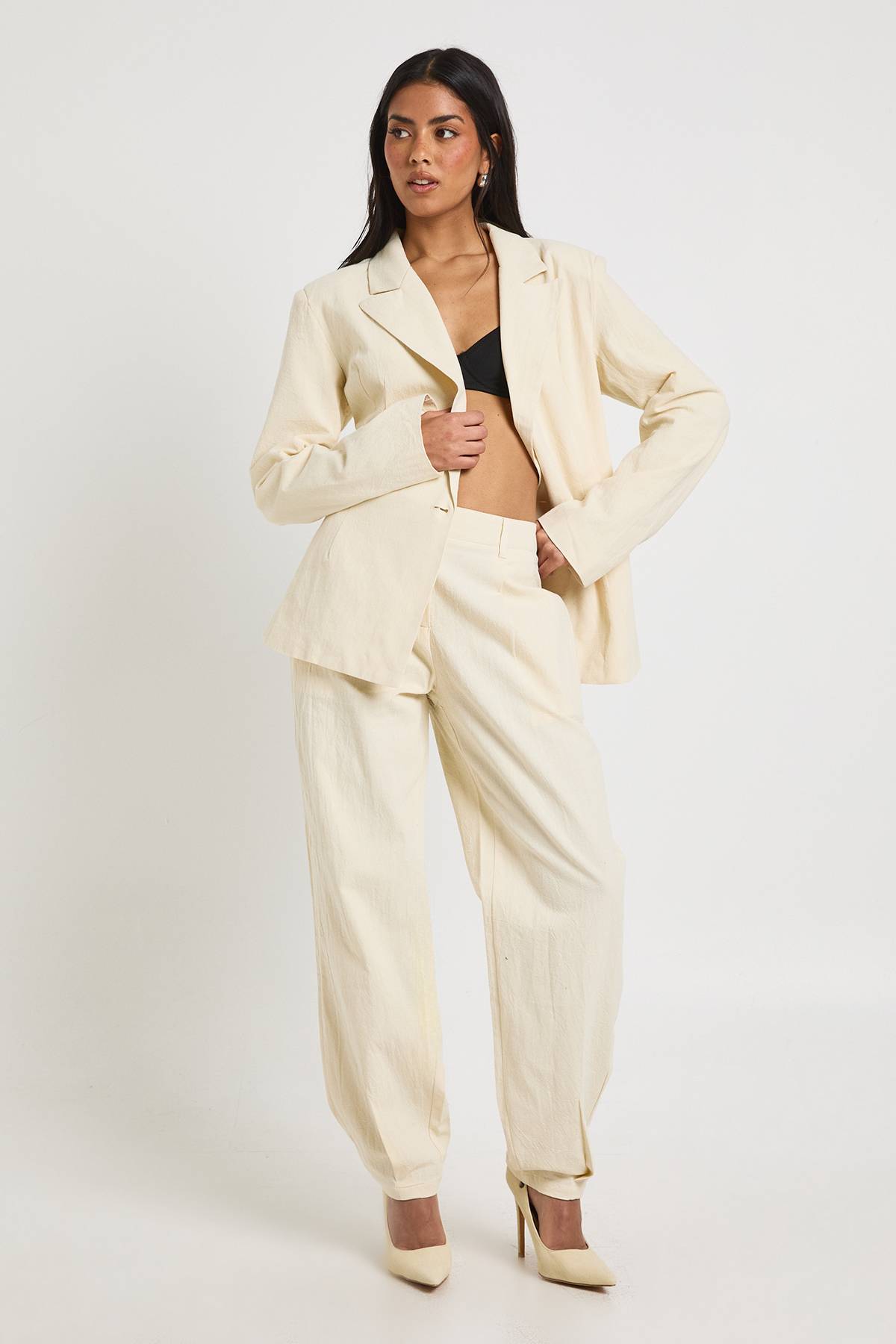 boohoo Pantalon en lin ajusté à jambe droite