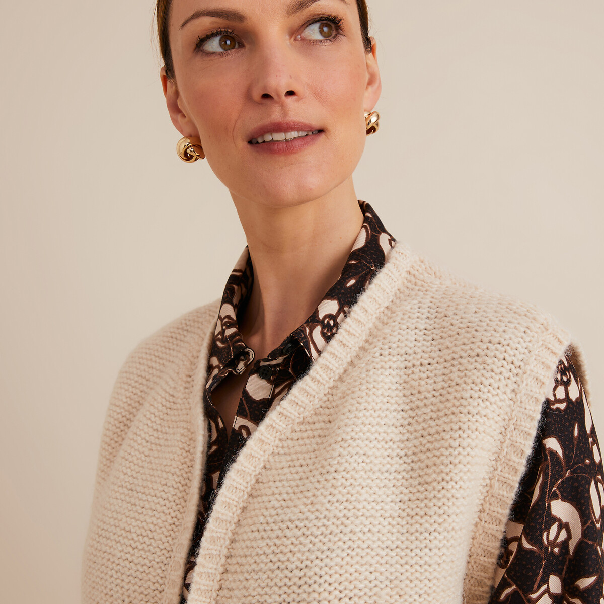 ANNE WEYBURN<br>Cardigã de gola redonda, malha fina, sem mangas