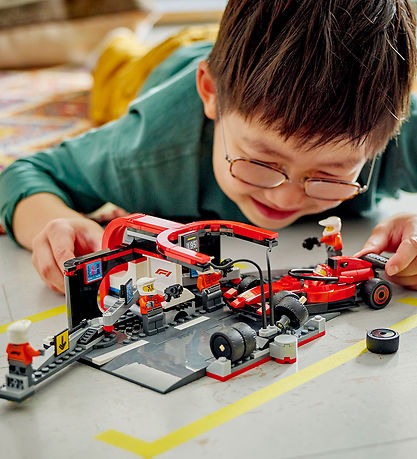 LEGO® City - F1® Boxenstopp mit Boxencrew und Ferrari... 60443 -