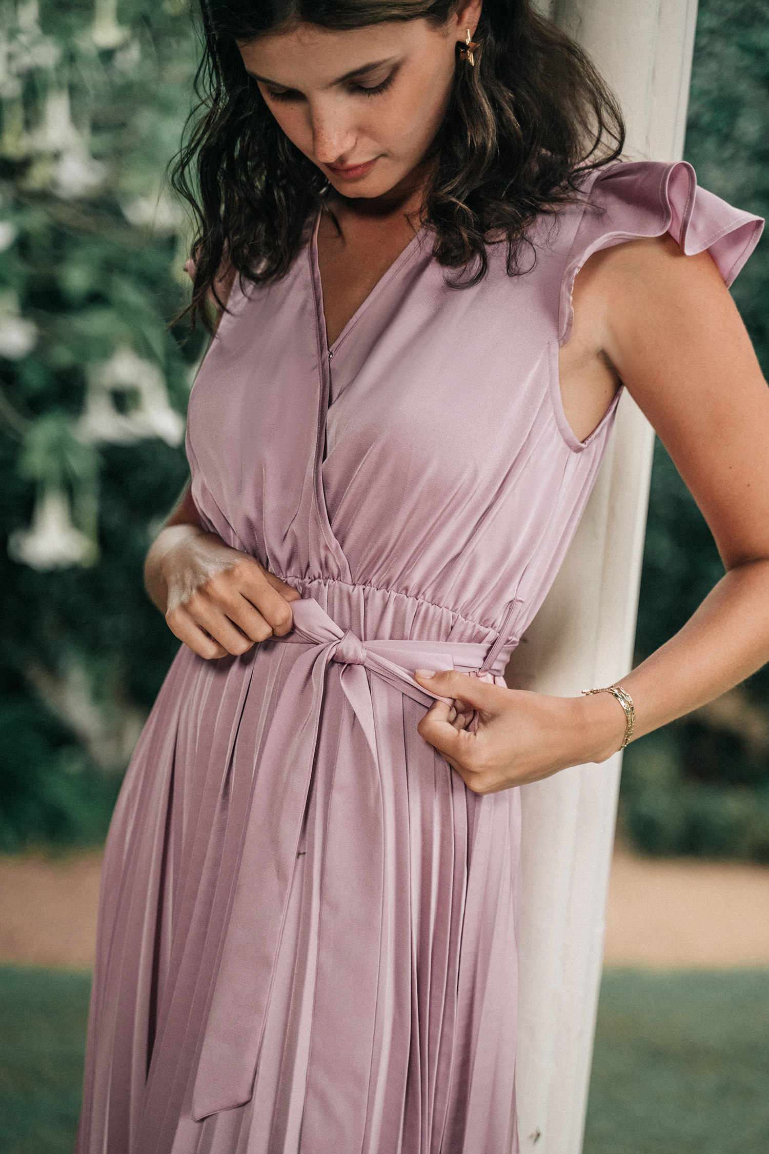Robe plissée avec ceinture rose