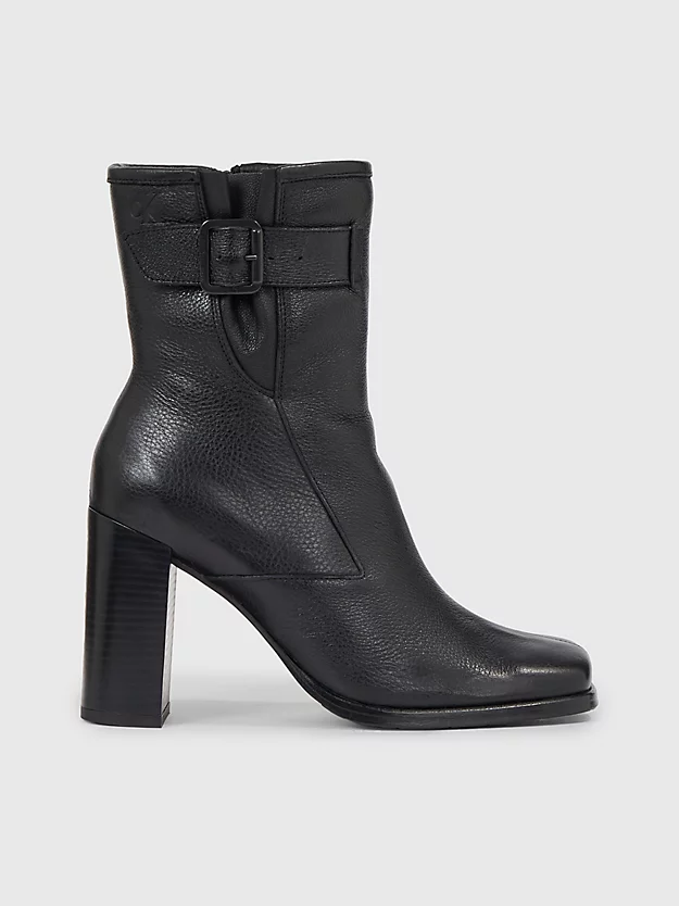 Botas de couro com salto alto