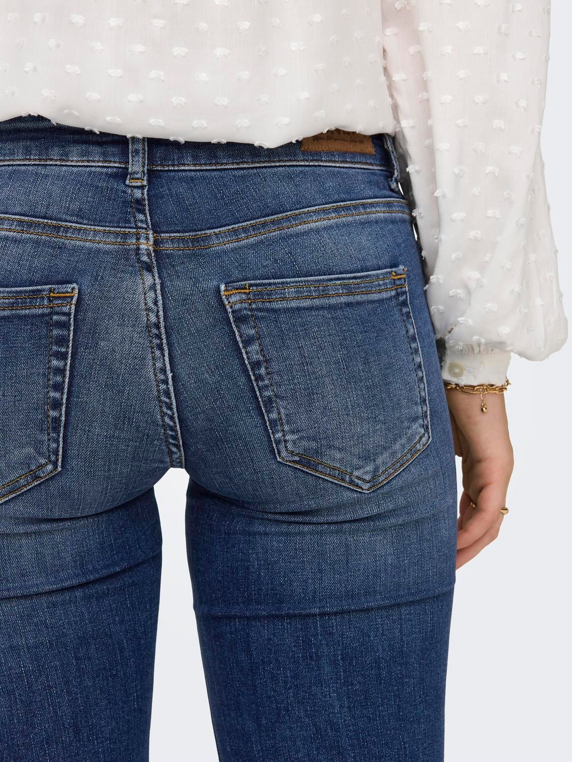 ONLBLUSH Niedrige Taille Ausgestellt Jeans Medium Blue Denim