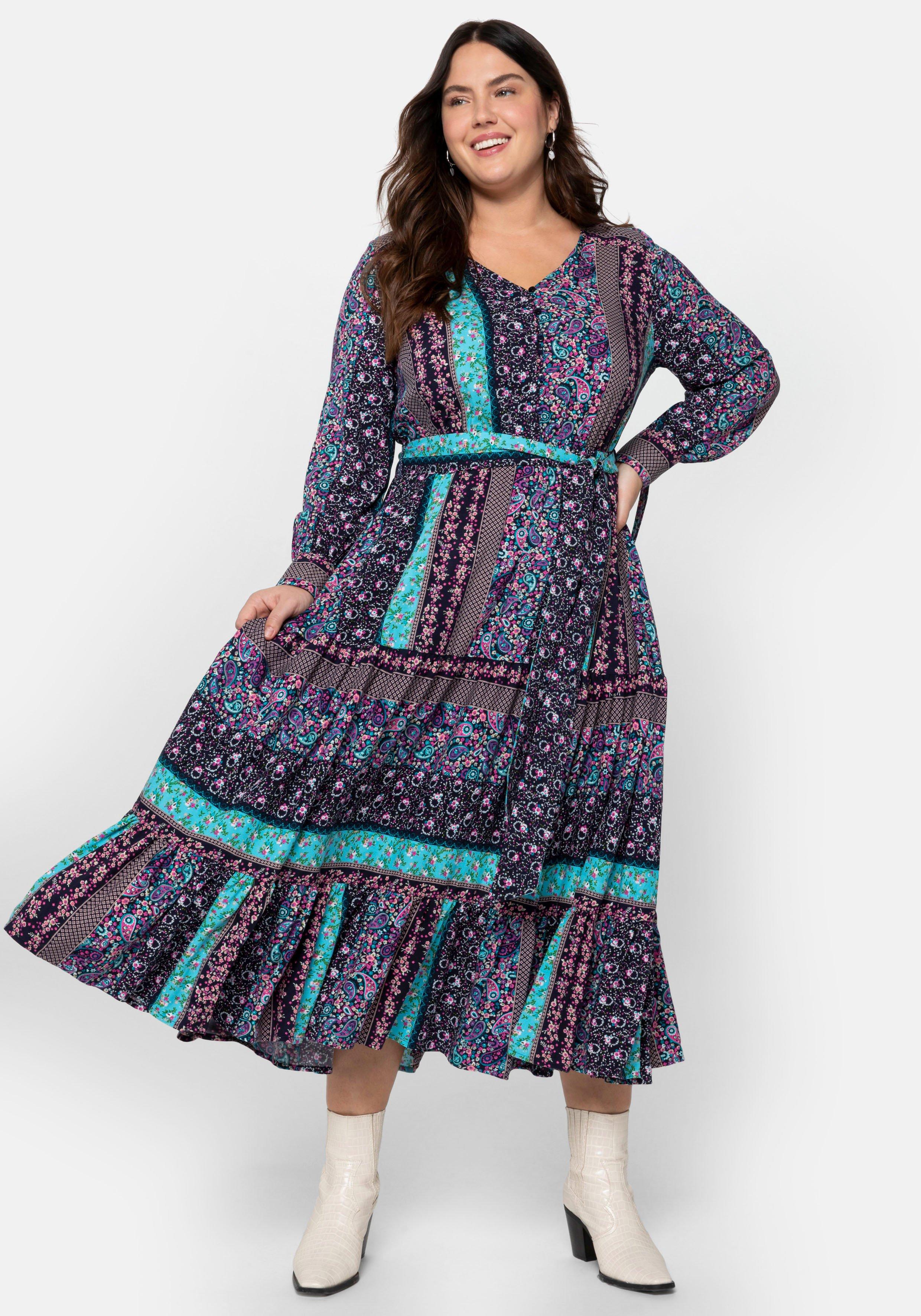 Maxikleid mit Patchworkdruck und Stufenrock