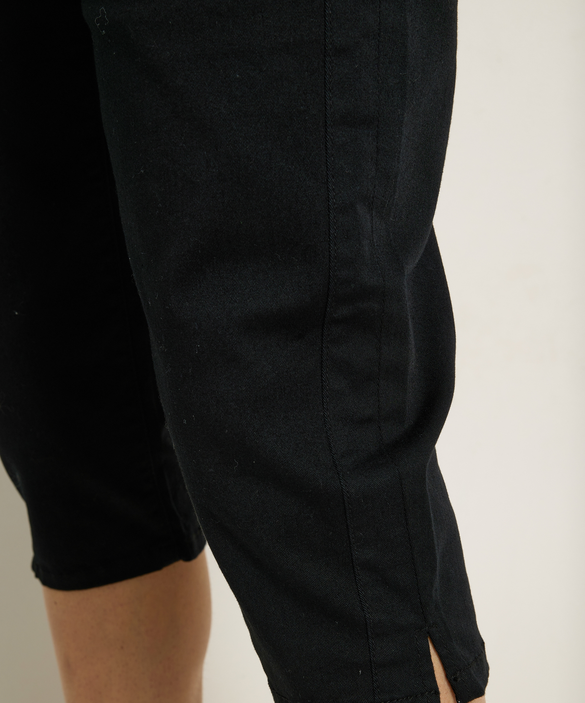 slim fit capri broek uni