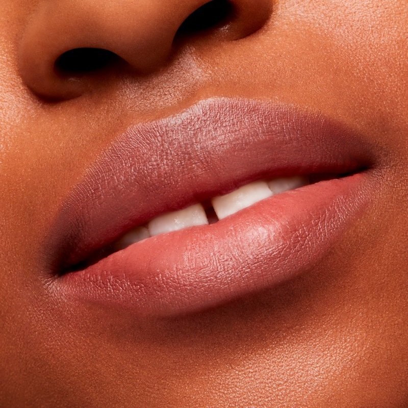 MAC Powder Kiss Velvet Blur Slim Stick 2 gr. - Over The Taupe