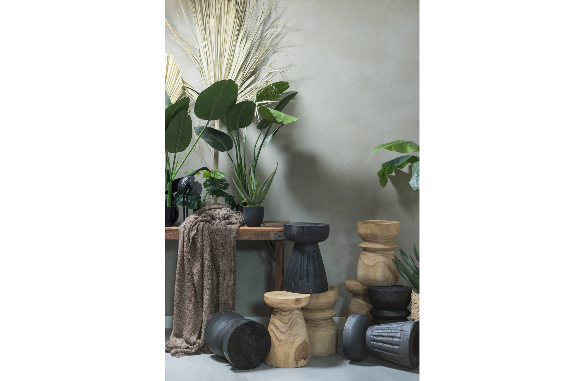 WOOOD kruk Bikkel hout 40xØ28cm Bikkel kruk hout 40xØ28cm zwart