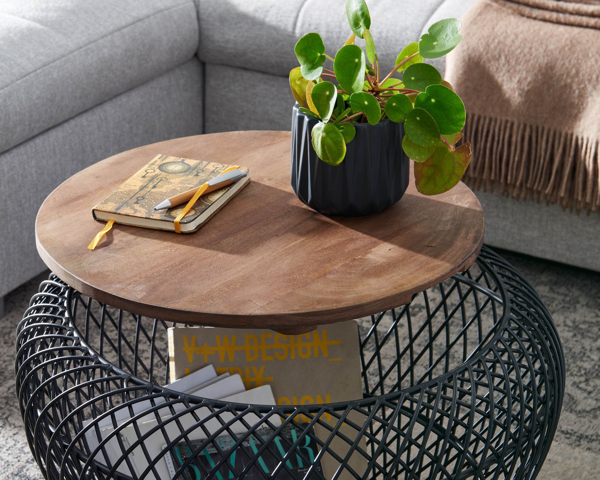 KADIMA DESIGN Runder Couchtisch mit Stauraum: Holz- und Metallgestell, innenliegender Stauraum, recyceltes Mango-Massivholz, 15 kg Belastbarkeit.