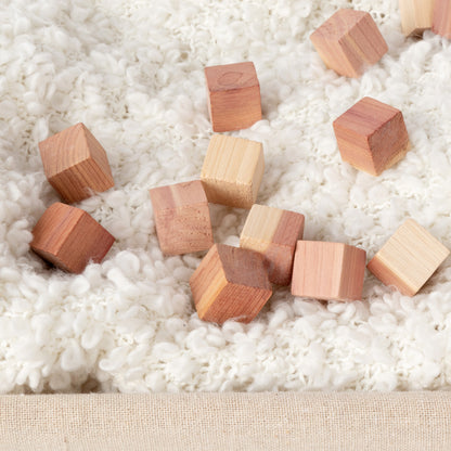 Lot de 16 cubes antimites en cèdre naturel Oregon