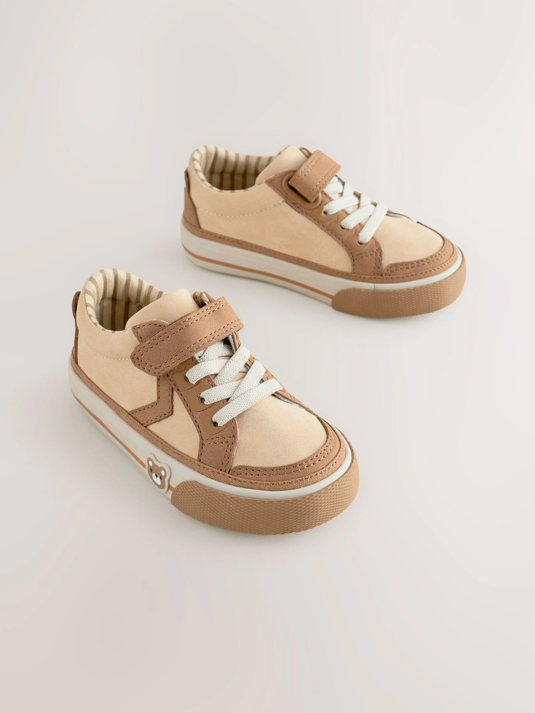 Bruin met beer - Sneakers met klittenbandsluiting en elastische veters