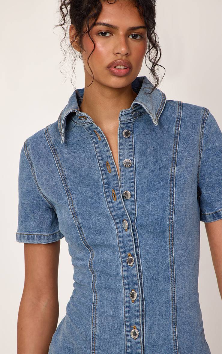 Mid Blue Wash Robe Mini En Jean À Manches Courtes Avec Détails De Coutures Et Boutonnage