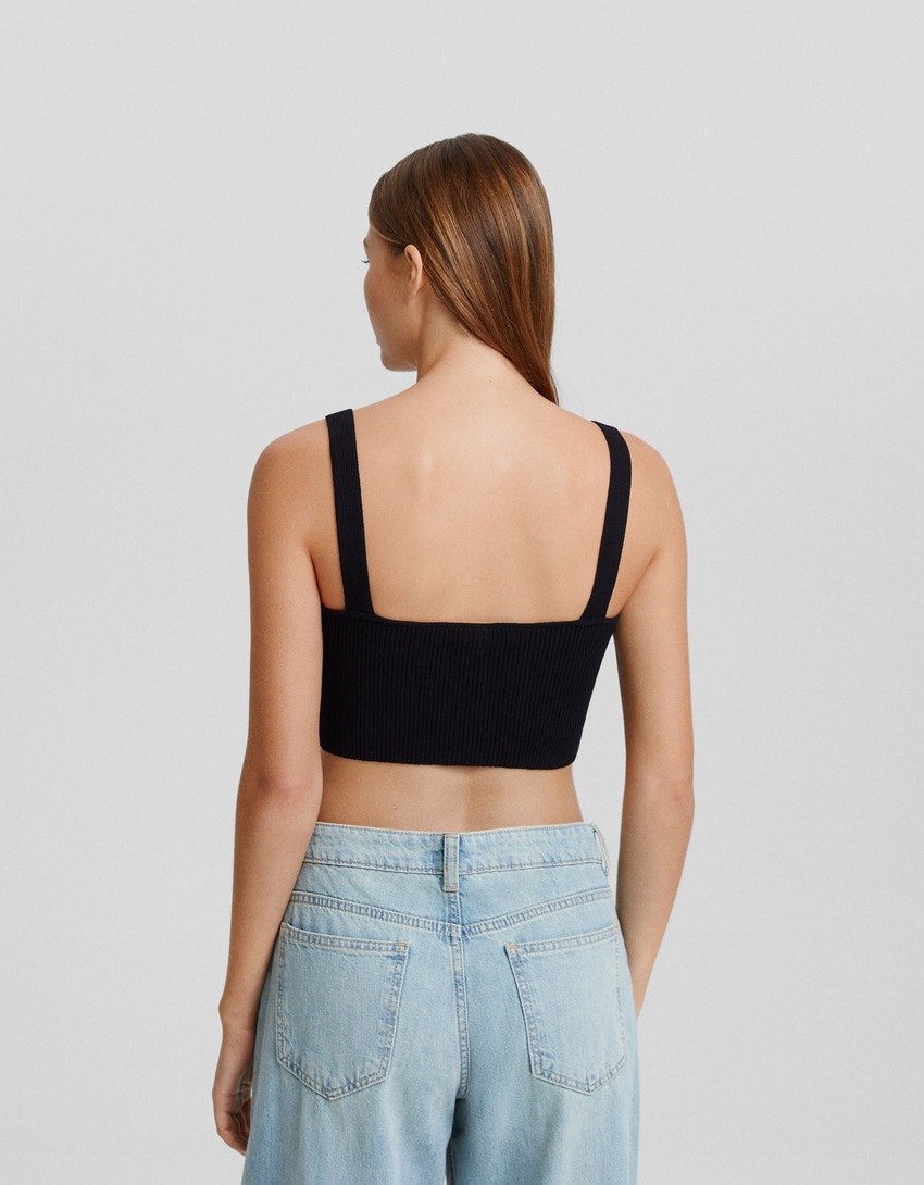 Blusa canelada com decote em V