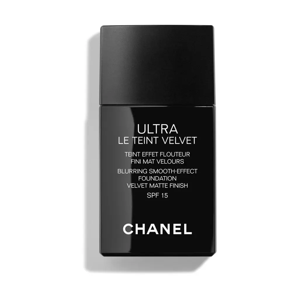CHANEL - ULTRA LE TEINT VELVET FORMULE ULTRA LÉGÈRE ET LONGUE TENUE FINI MAT VELOURS EFFET FLOUTEUR TEINT NATUREL PARFAIT 121 BEIGE DORÉ - 30 ML - Fond de Teint
