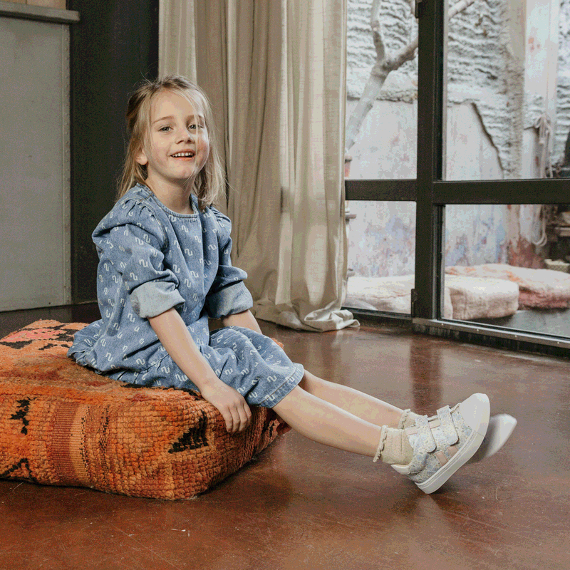 Shoesme Sneaker mit fliederfarbenem Blumendruck