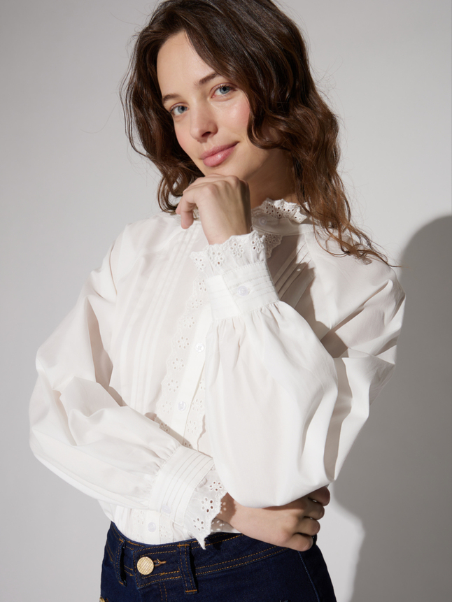 Chemise détail broderie