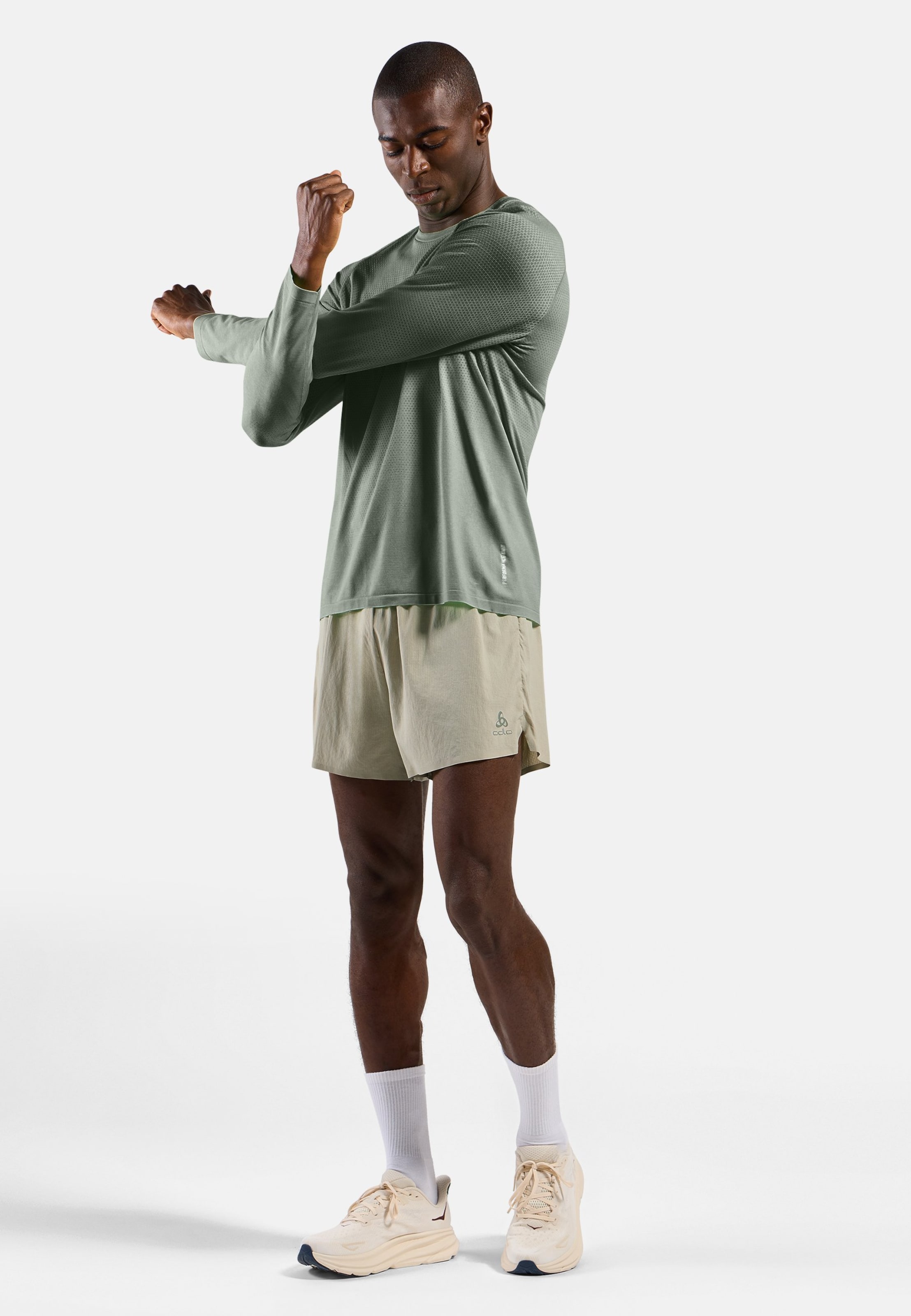 Essentials Seamless Langarm-Laufshirt in shadow melange