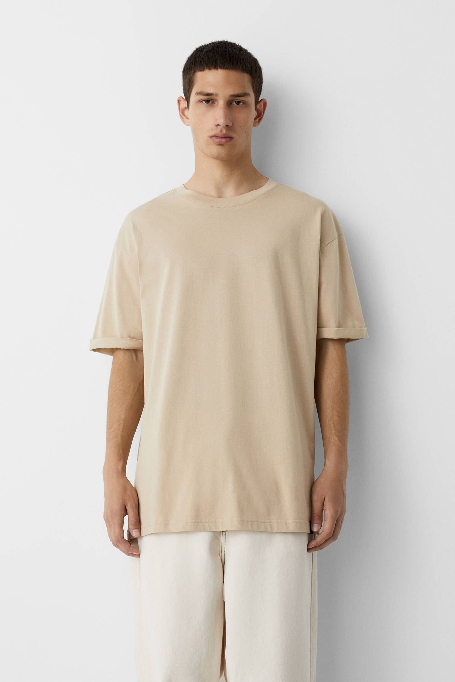 CAMISETA BÁSICA DE CORTE COMPRIDO - Cru