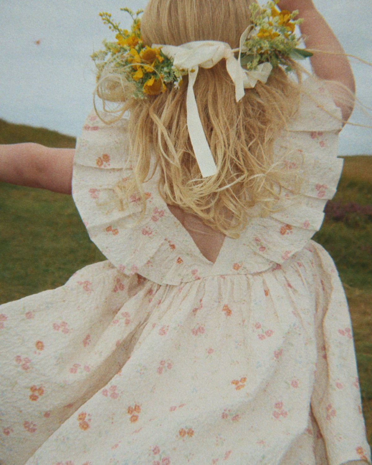 Kjole Barn M/ Volanger – Øko Bomull, Vevd Seersucker-Kvalitet | Elin Frill Dress