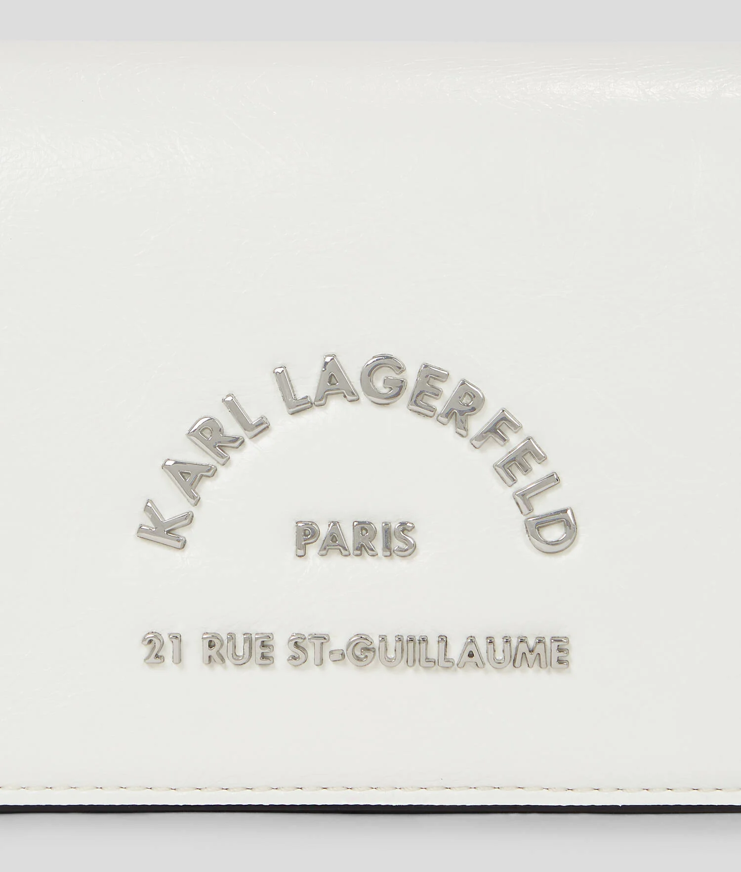 POCHETTE AVEC DÉTAIL EN MÉTAL RUE ST-GUILLAUME