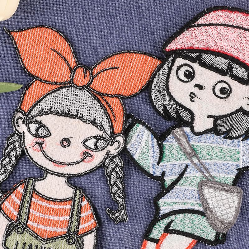 Embroidery Kingdom - Geborduurde applicatie-patch van een cartoonmeisje (verschillende ontwerpen)