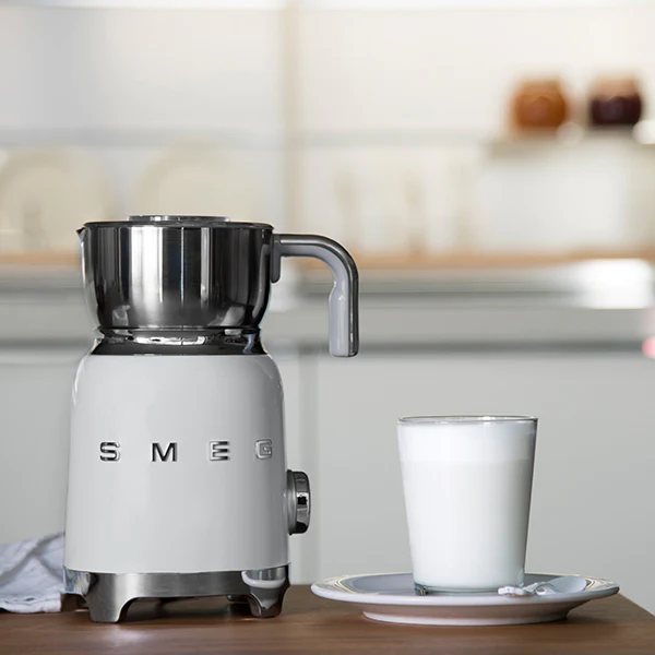 Chocolatière et mousseur de lait 500 W MFF11WHEU blanc Smeg