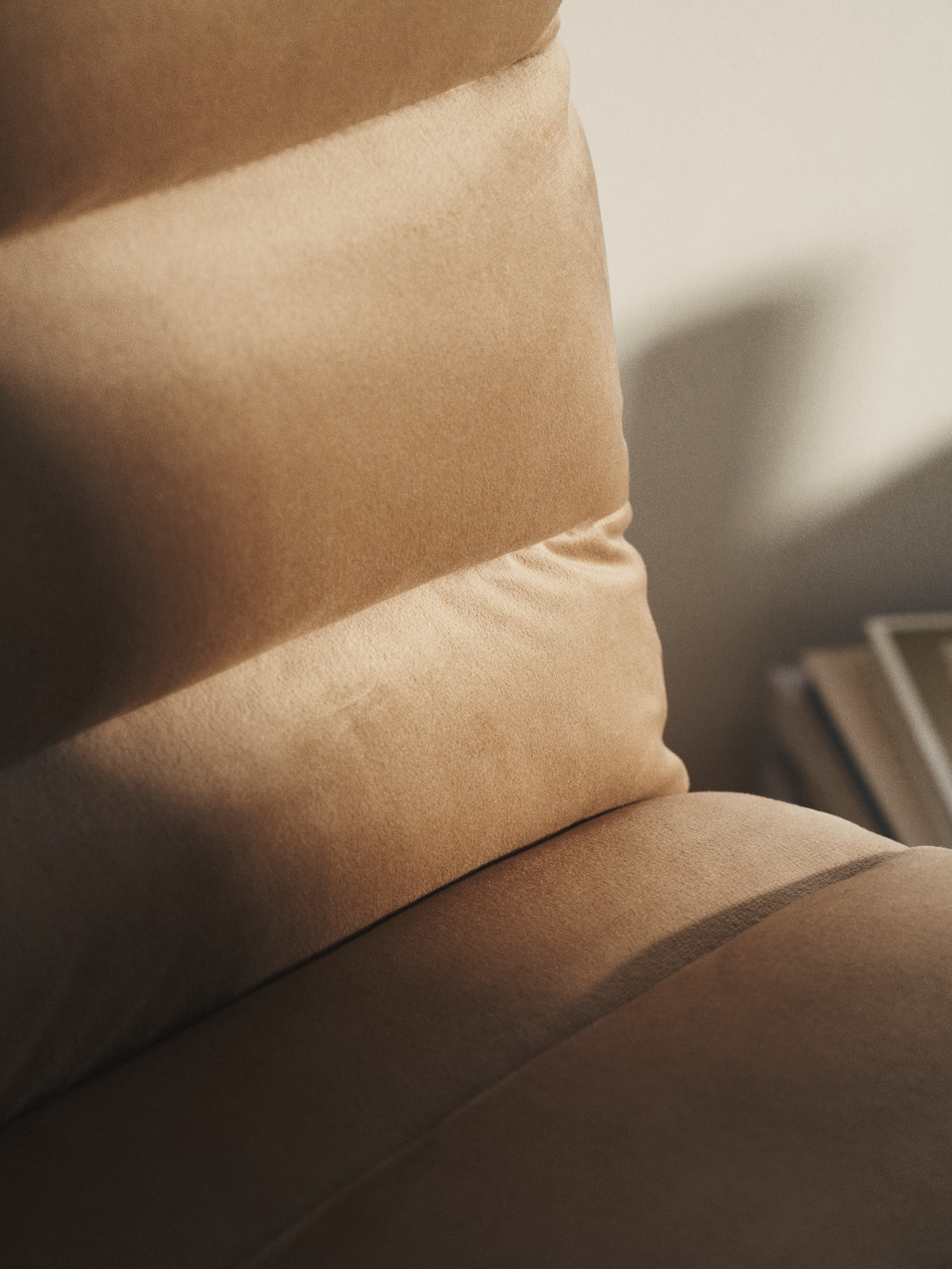 Loungestol | 55 x 61,4 x 53,9 cm. Aftagelige puder. | Sand