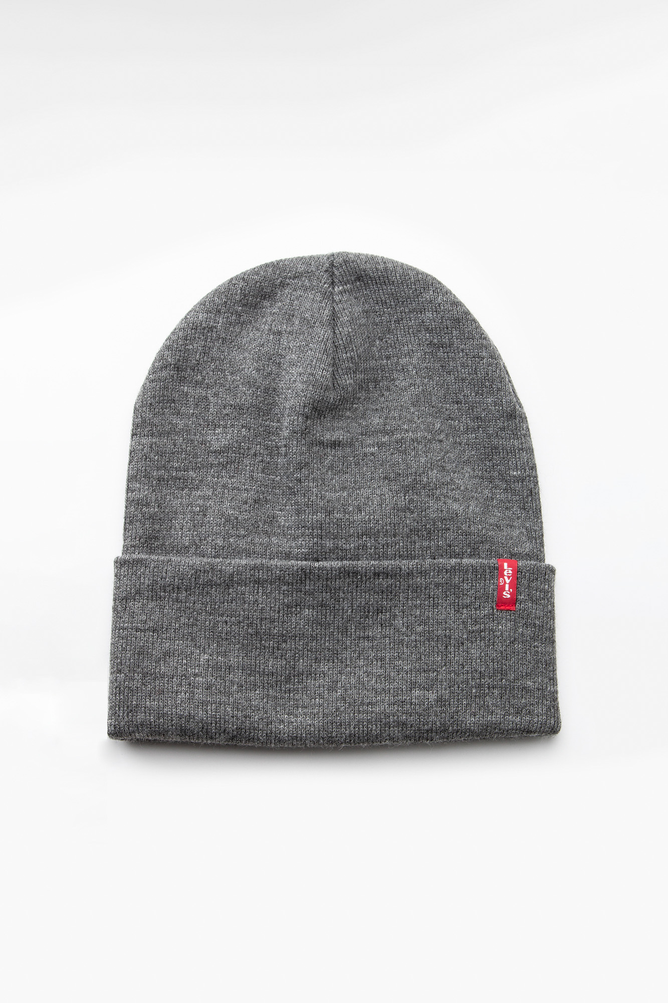 Gorro folgado com etiqueta vermelha