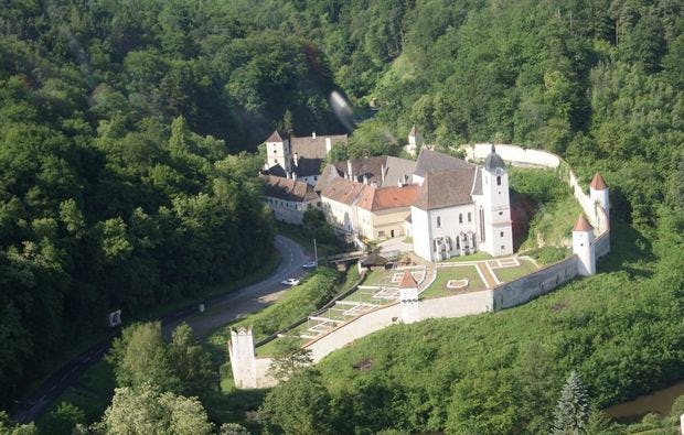 Hubschrauber-Rundflug durch die Wachau in Kilb bei St. Pölten als Geschenkidee