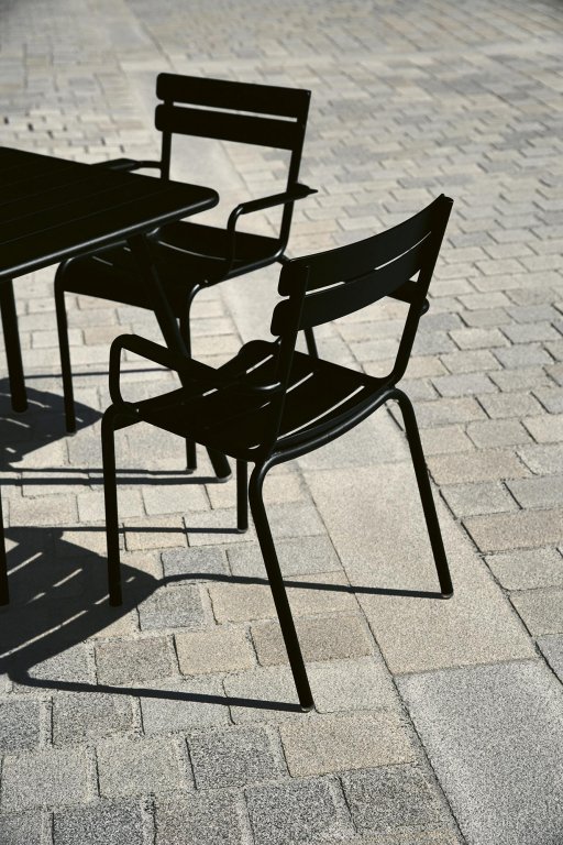 Fermob Luxembourg tuinstoel met armleuning Lapilli Grey
